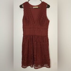 Abercrombie & Fitch Burgundy Lined Lace V Neckline Sleeveless Dress Size 6